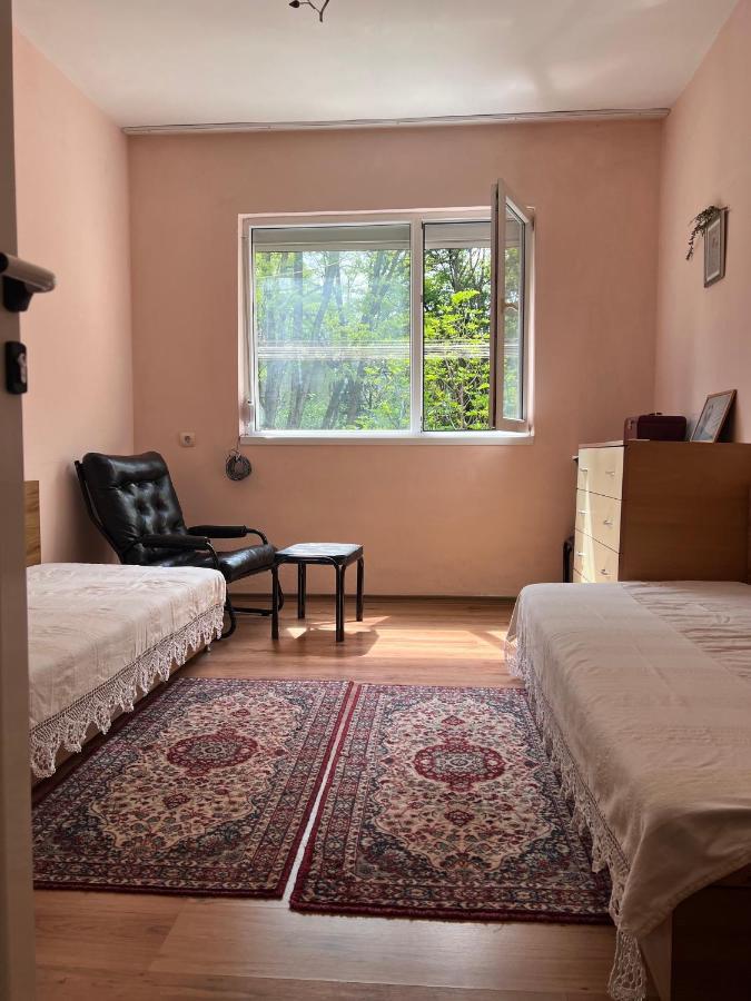 Compact City Center Apartment Kurdzhali Ngoại thất bức ảnh